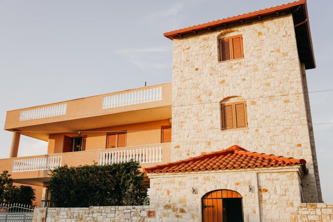 Green Villa With Private Pool Durres Bagian luar foto
