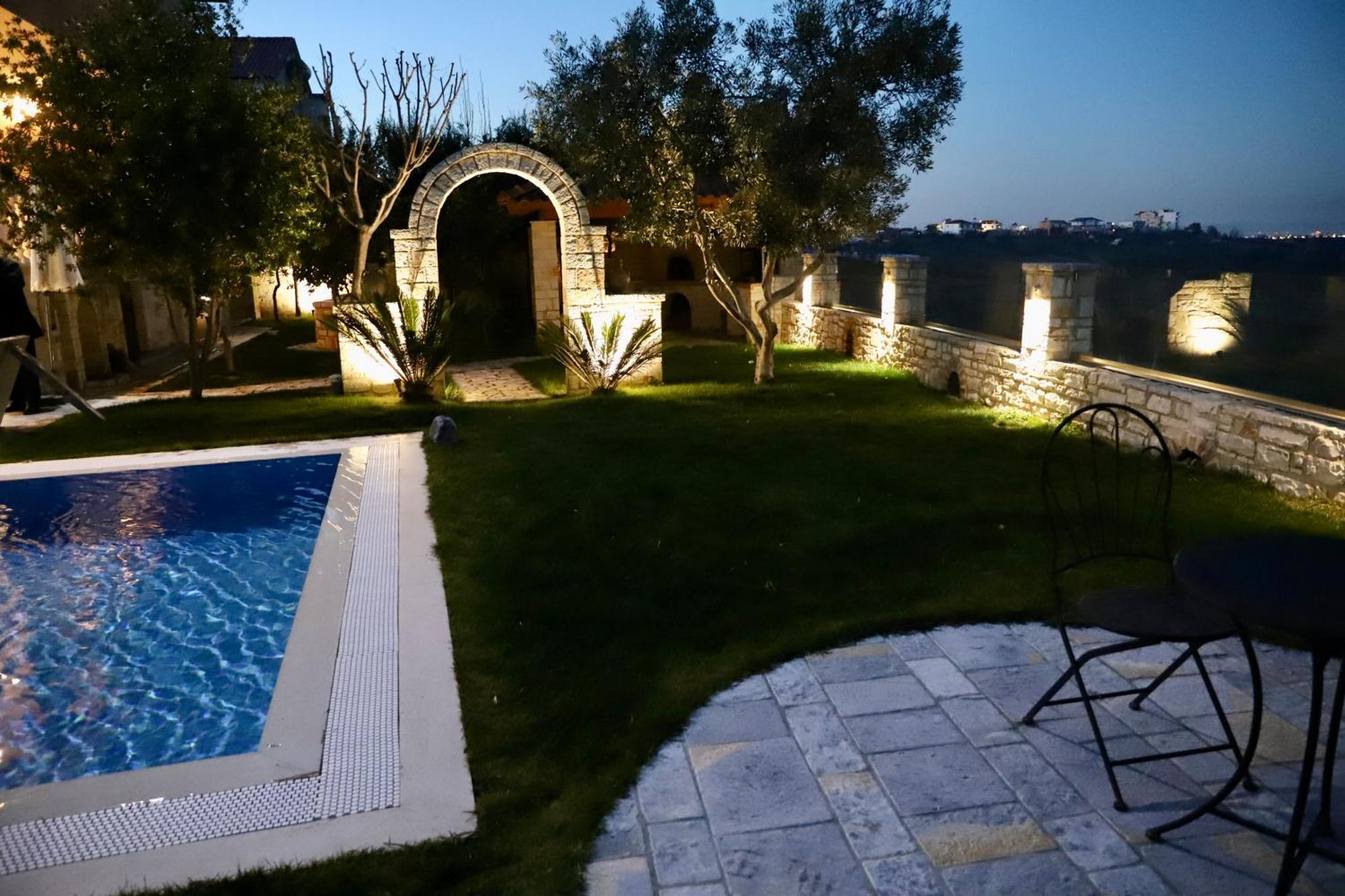 Green Villa With Private Pool Durres Bagian luar foto