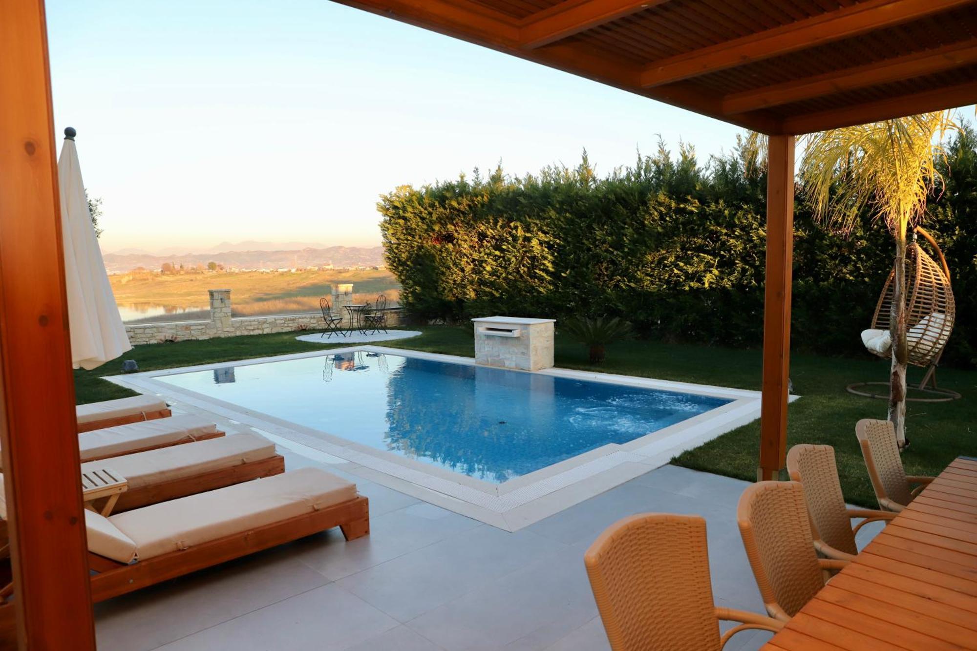 Green Villa With Private Pool Durres Bagian luar foto