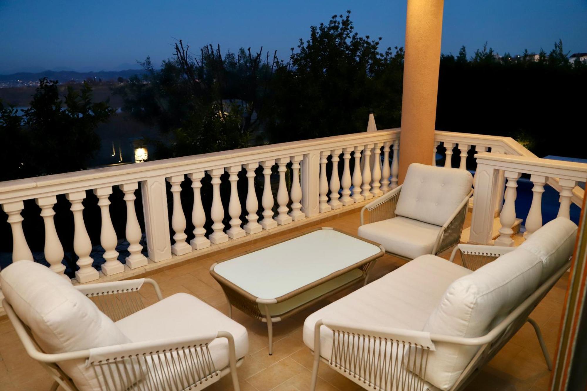 Green Villa With Private Pool Durres Bagian luar foto