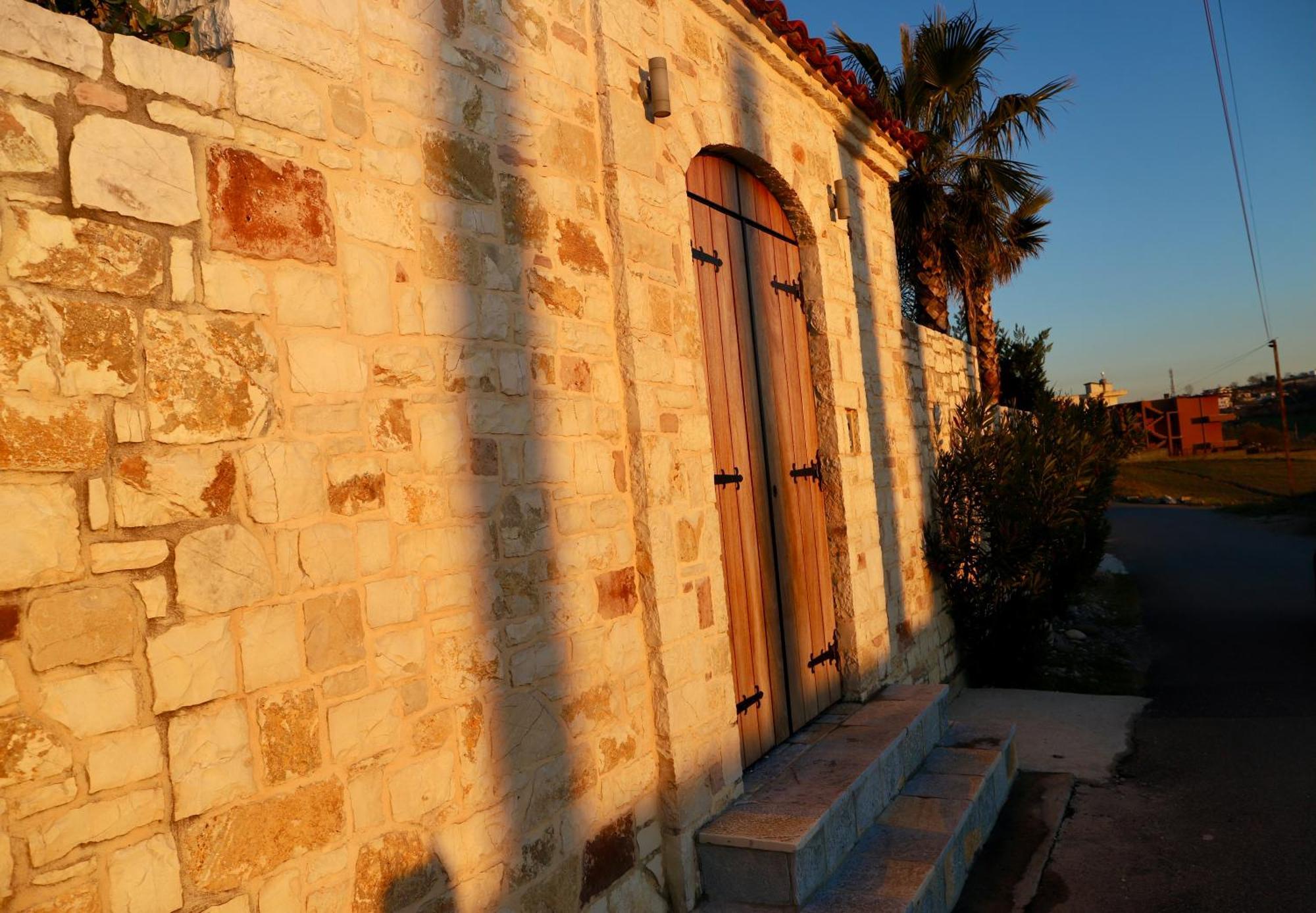 Green Villa With Private Pool Durres Bagian luar foto
