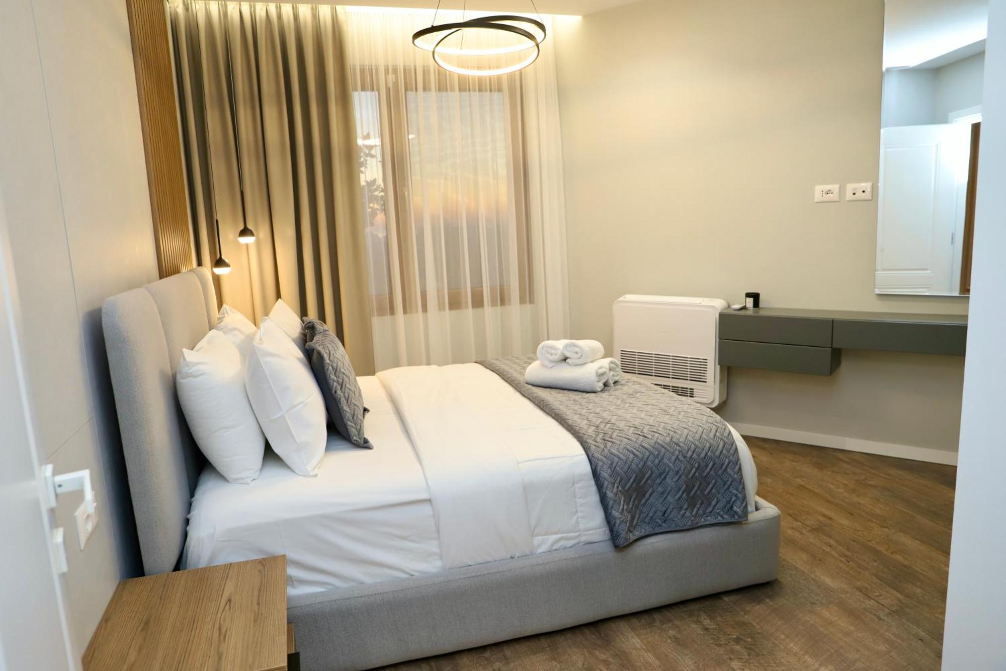 Green Villa With Private Pool Durres Bagian luar foto