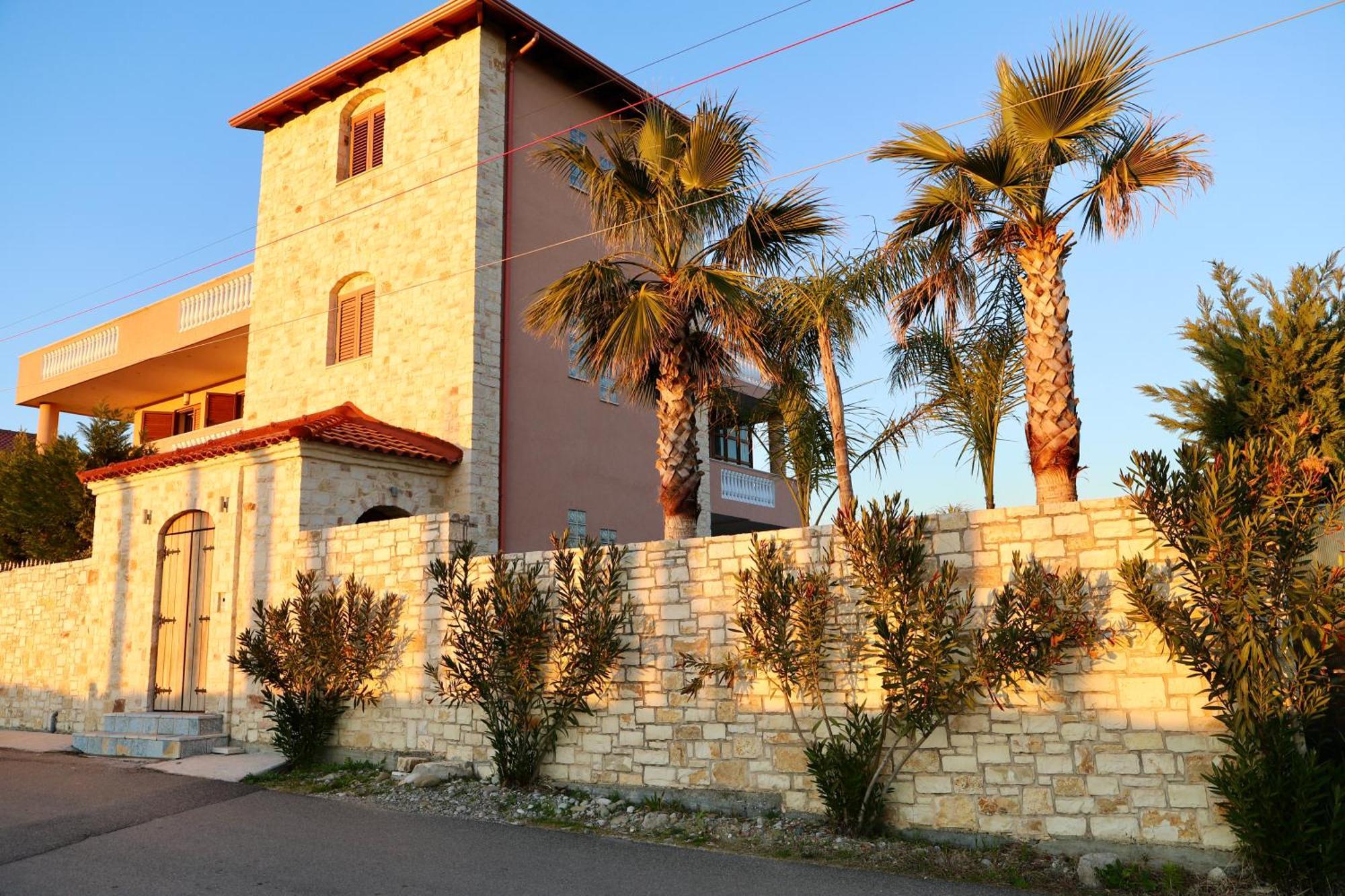Green Villa With Private Pool Durres Bagian luar foto