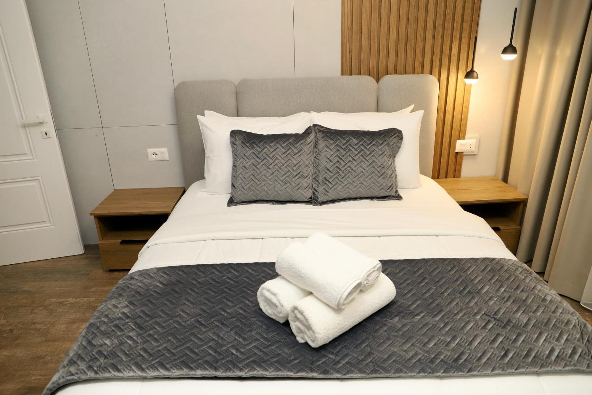 Green Villa With Private Pool Durres Bagian luar foto