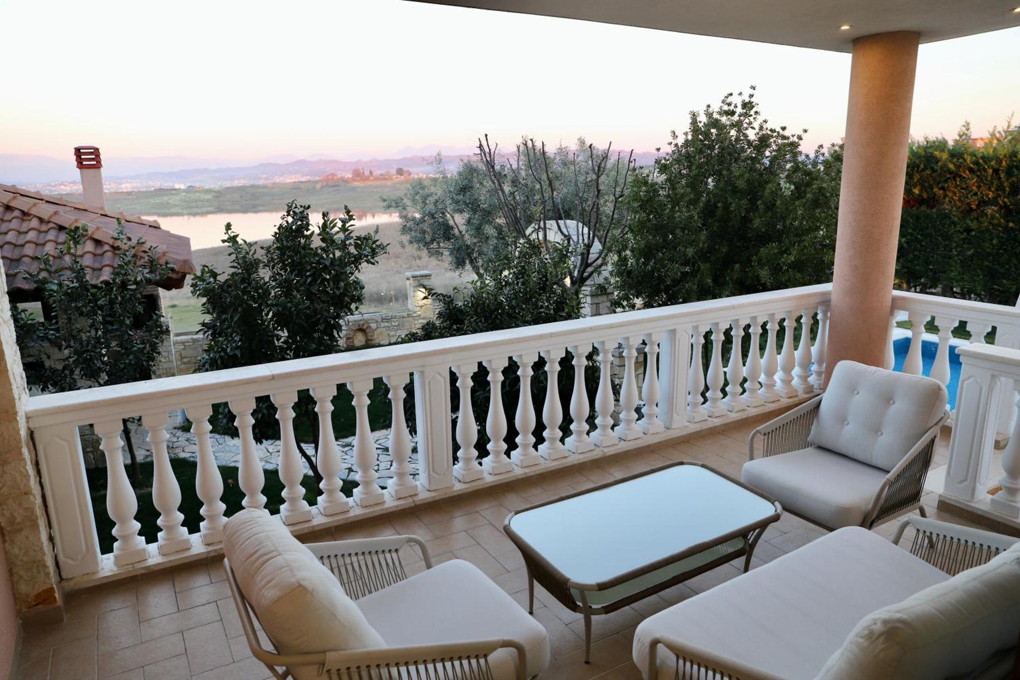 Green Villa With Private Pool Durres Bagian luar foto