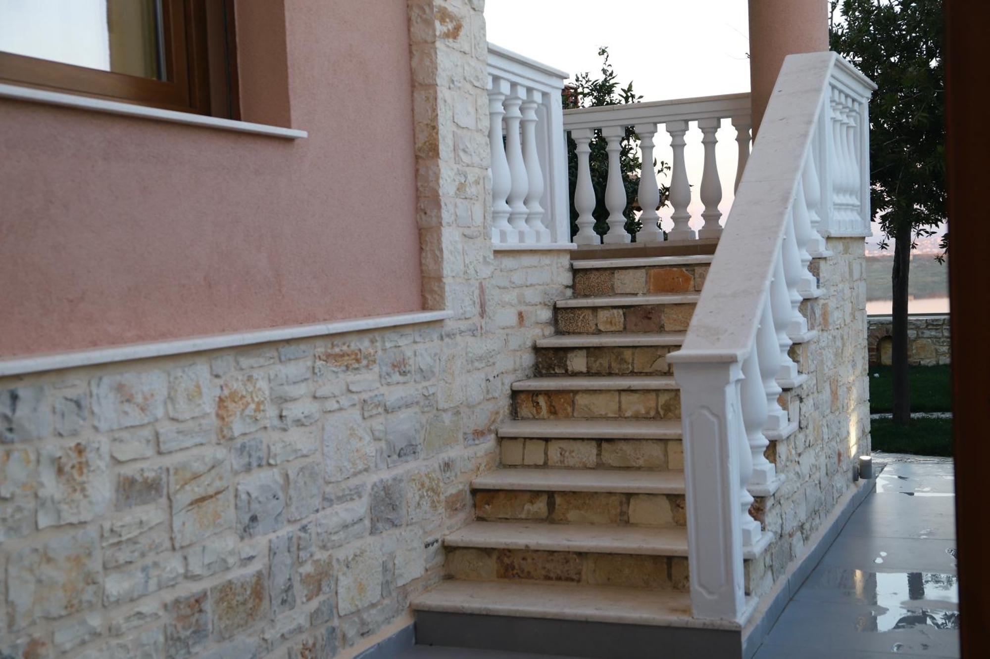 Green Villa With Private Pool Durres Bagian luar foto