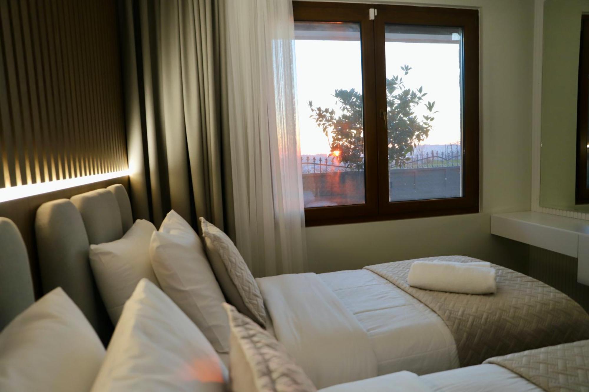 Green Villa With Private Pool Durres Bagian luar foto