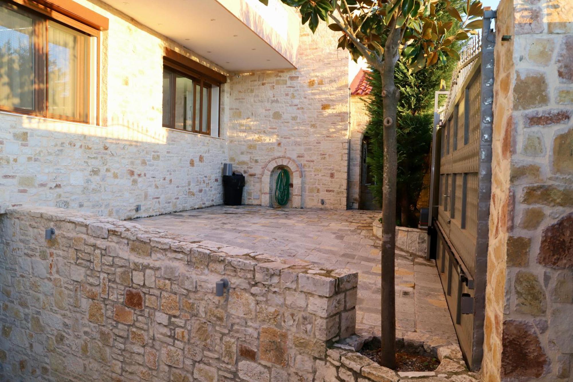 Green Villa With Private Pool Durres Bagian luar foto